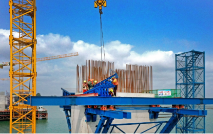 廣西濱海公路大風(fēng)江大橋建設(shè)使用起重滑車