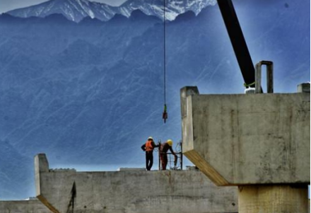 眉太高速渭河特大橋建設(shè)使用起重滑車