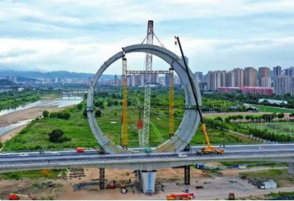 寶雞渭河團(tuán)結(jié)大橋“日月同輝”造型合龍